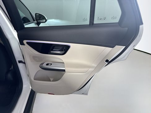 Used 2025 Mercedes-Benz GLC 350e 4MATIC image 28