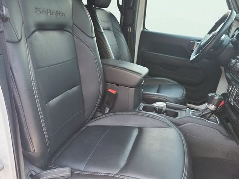 Used 2020 Jeep Wrangler Unlimited Sahara AWD/4WD image 18