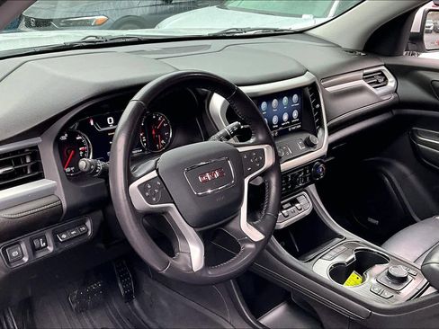 Used 2020 GMC Acadia SLT w/ Driver Alert Package II image 17