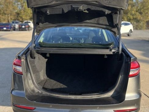 Used 2019 Ford Fusion SE image 10