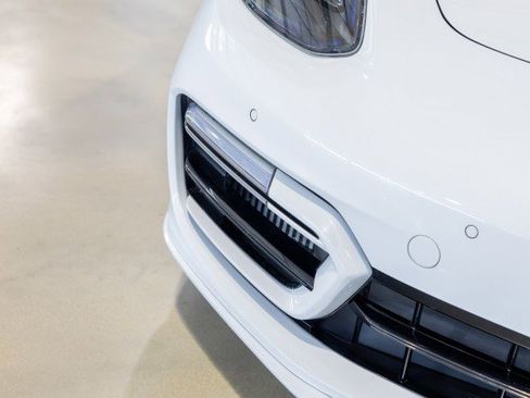 Used 2022 Porsche Panamera GTS w/ Premium Package image 12