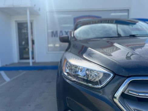 Used 2019 Ford Escape SE FWD image 11