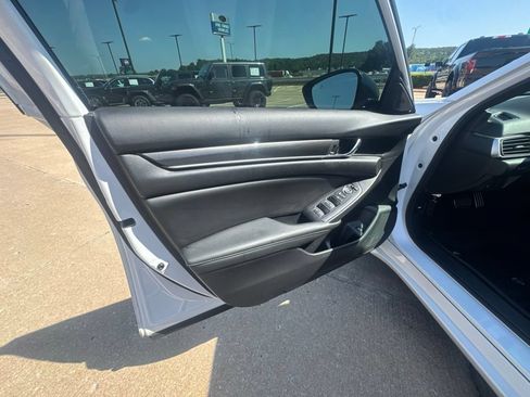Used 2022 Honda Accord Sport image 8