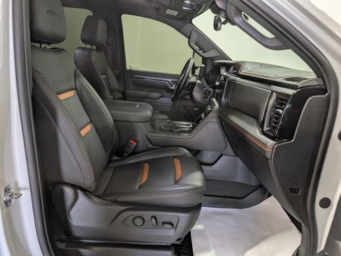 Used 2025 GMC Sierra 2500 AT4 w/ AT4 Premium Plus Package AWD/4WD image 21