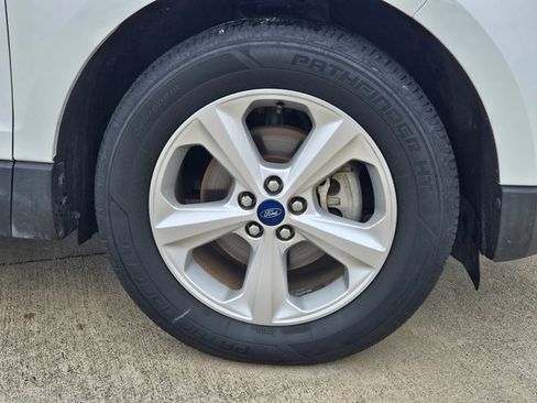 Used 2019 Ford Edge SE image 22