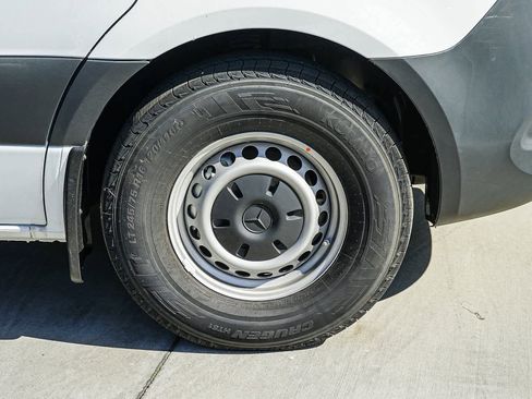 New 2024 Mercedes-Benz eSprinter 170 Cargo image 9