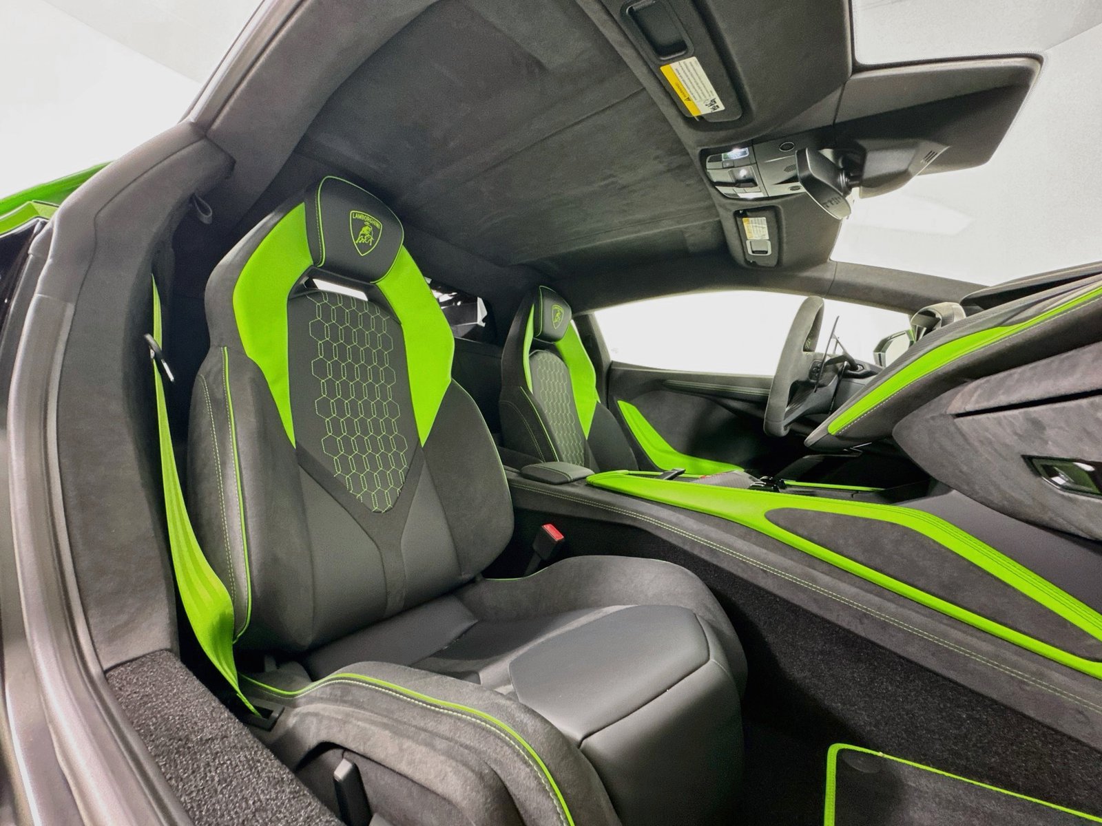 Used 2024 Lamborghini Revuelto AWD/4WD image 10
