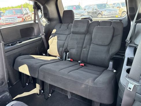 Used 2017 Dodge Grand Caravan SE FWD image 15
