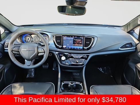 Used 2025 Chrysler Pacifica Limited FWD image 16