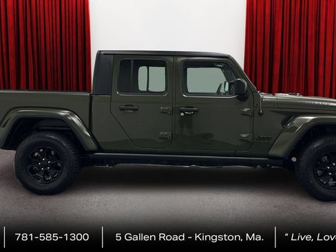 Used 2022 Jeep Gladiator Sport AWD/4WD image 4