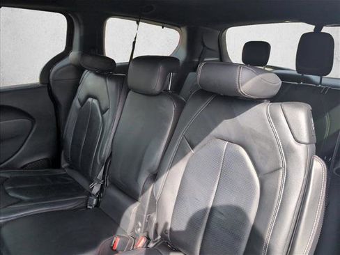 Used 2019 Chrysler Pacifica Touring-L Plus w/ Advanced Safetytec Group image 16