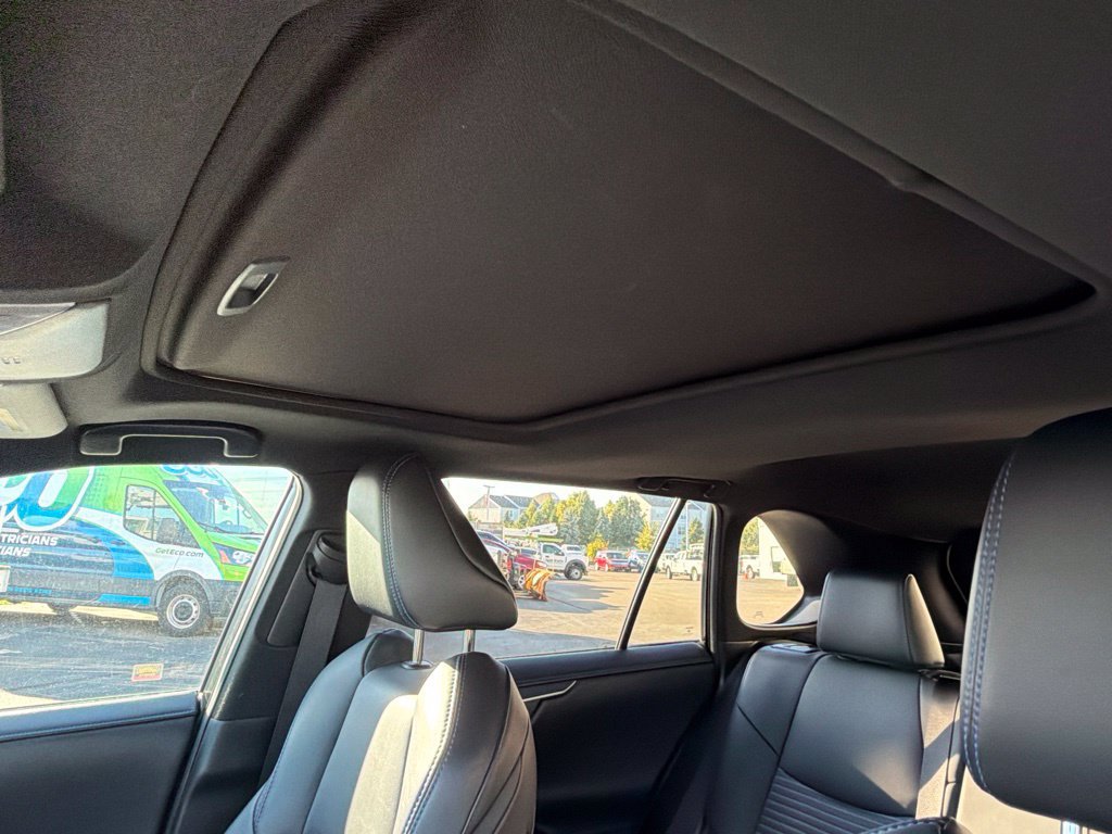 Used 2019 Toyota RAV4 XSE w/ XSE Weather Package AWD/4WD image 33