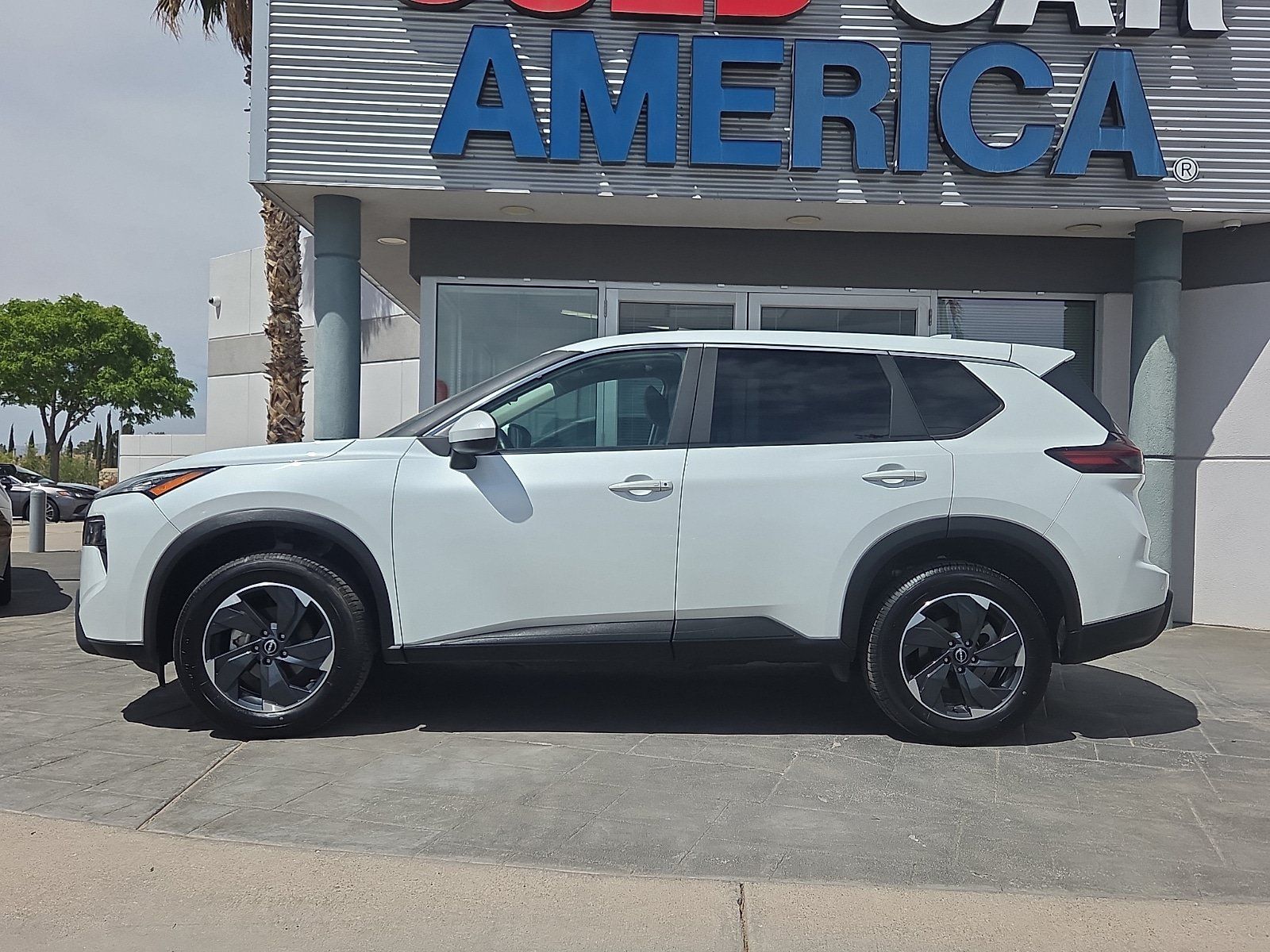 Used 2025 Nissan Rogue SV AWD/4WD image 3