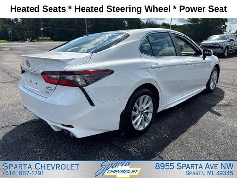 Used 2024 Toyota Camry SE FWD image 3
