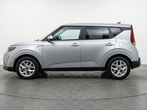 Used 2025 Kia Soul LX w/ LX Technology Package image 5