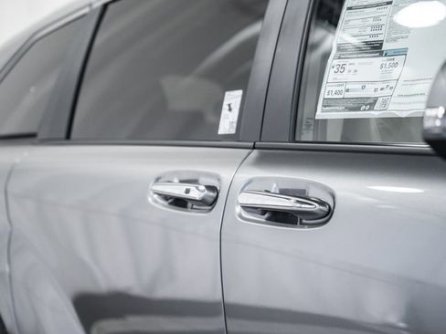 New 2026 Toyota Sienna Platinum image 17