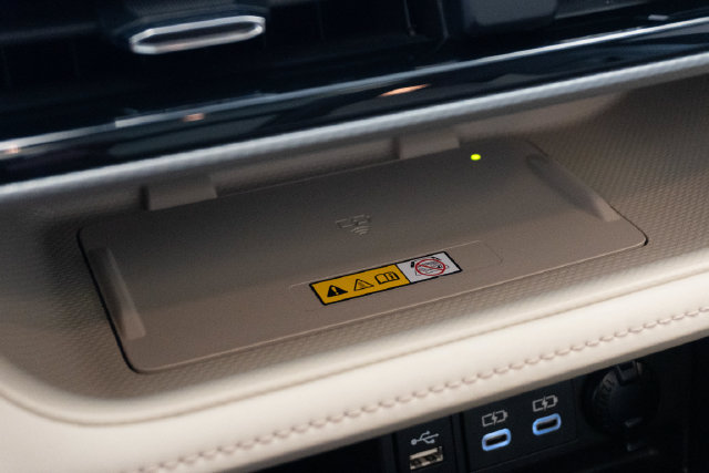 Used 2024 Toyota Highlander Platinum FWD image 34