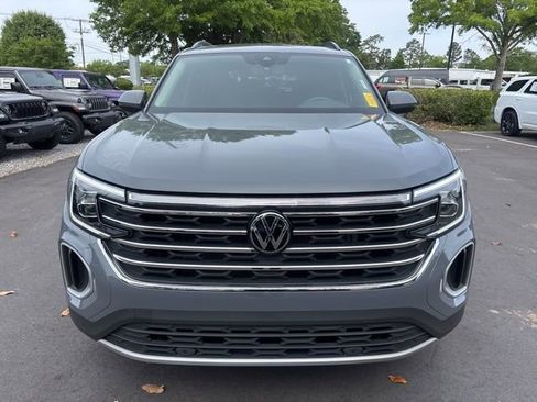 Used 2025 Volkswagen Atlas SE w/ Panoramic Sunroof Package image 2