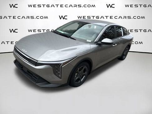 New 2025 Kia K4 LXS image 1