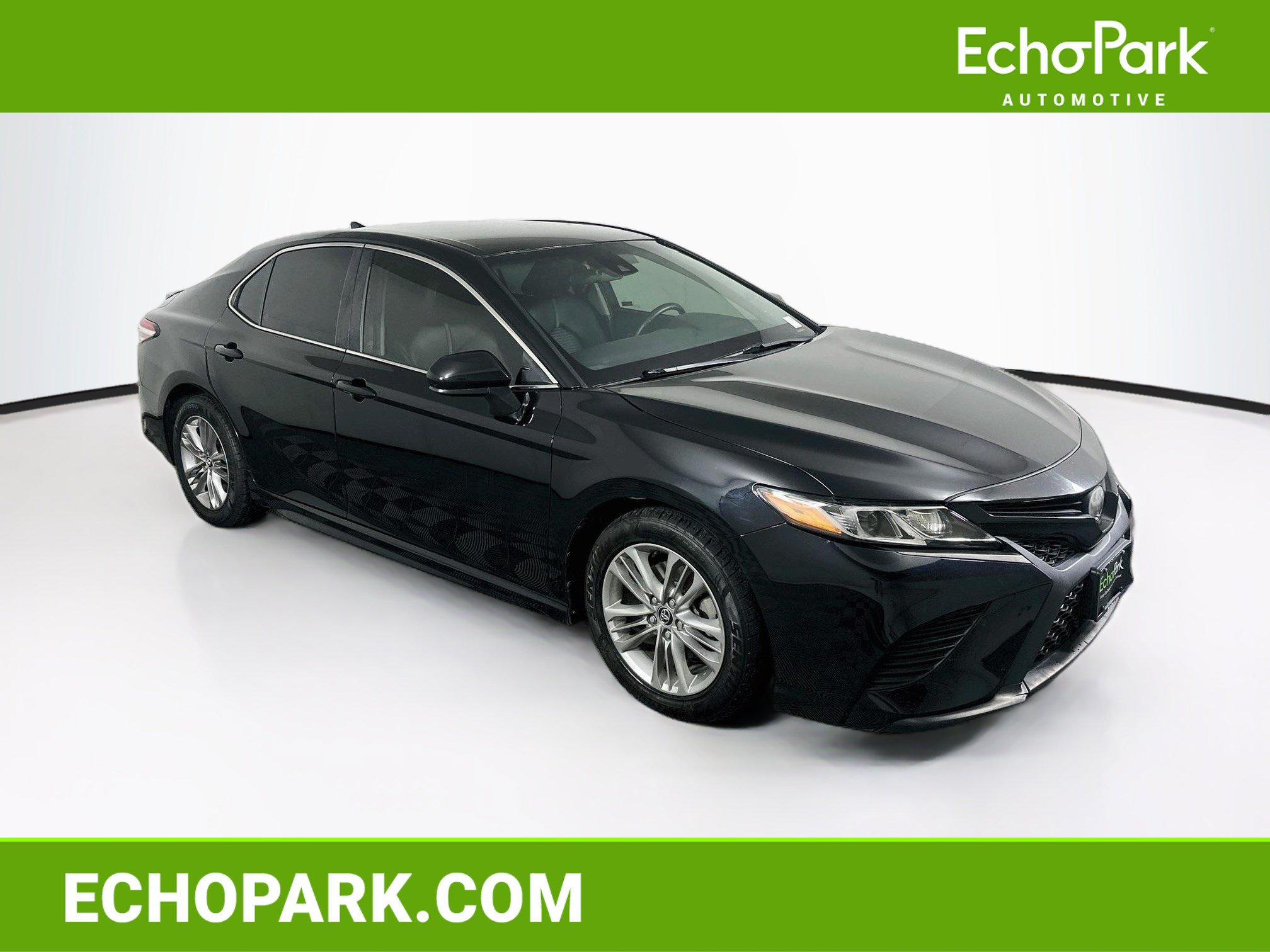 Used 2020 Toyota Camry SE w/ Carpet Mat Package FWD image 1