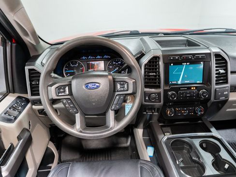 Used 2018 Ford F250 XLT w/ XLT Premium Package image 12