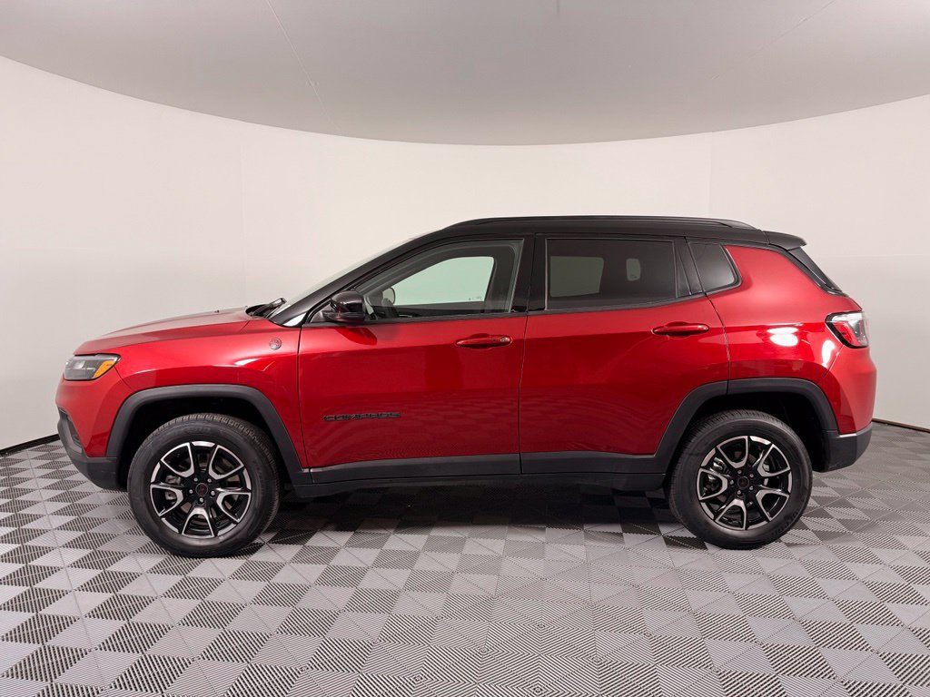 Used 2025 Jeep Compass Trailhawk AWD/4WD image 12