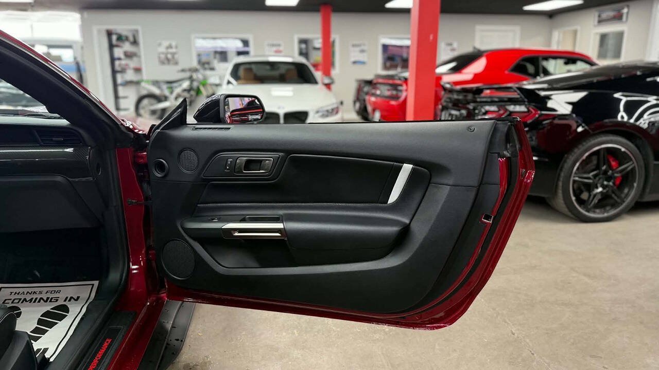 Used 2021 Ford Mustang Shelby GT500 w/ Carbon Fiber Track Pack RWD image 23