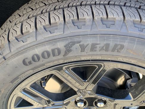 New 2025 Ford Maverick XLT w/ XLT Luxury Package image 13