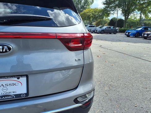 Used 2022 Kia Sportage EX w/ EX Technology Package image 7