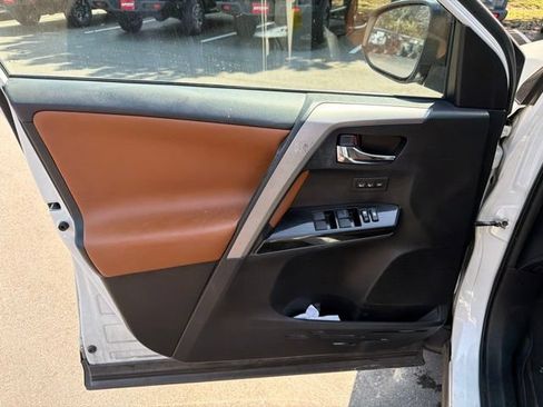 Used 2016 Toyota RAV4 Limited FWD image 18