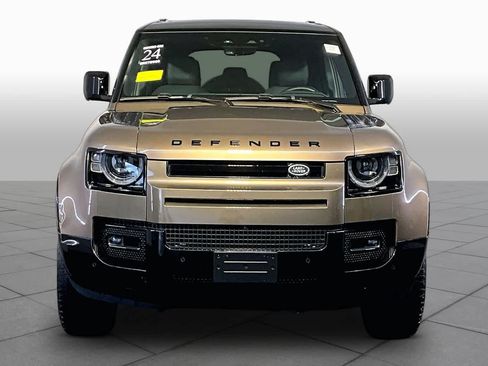 Used 2024 Land Rover Defender 110 X-Dynamic SE AWD/4WD image 4