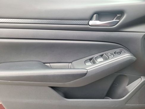 Used 2025 Nissan Altima 2.5 SV image 15