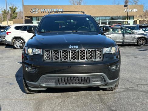 Used 2022 Jeep Grand Cherokee Laredo E image 2