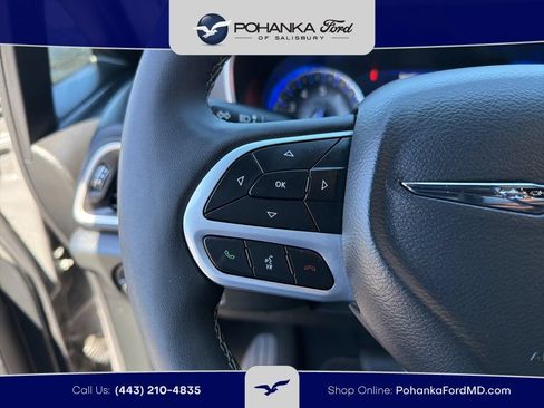 Used 2025 Chrysler Pacifica Select FWD image 15