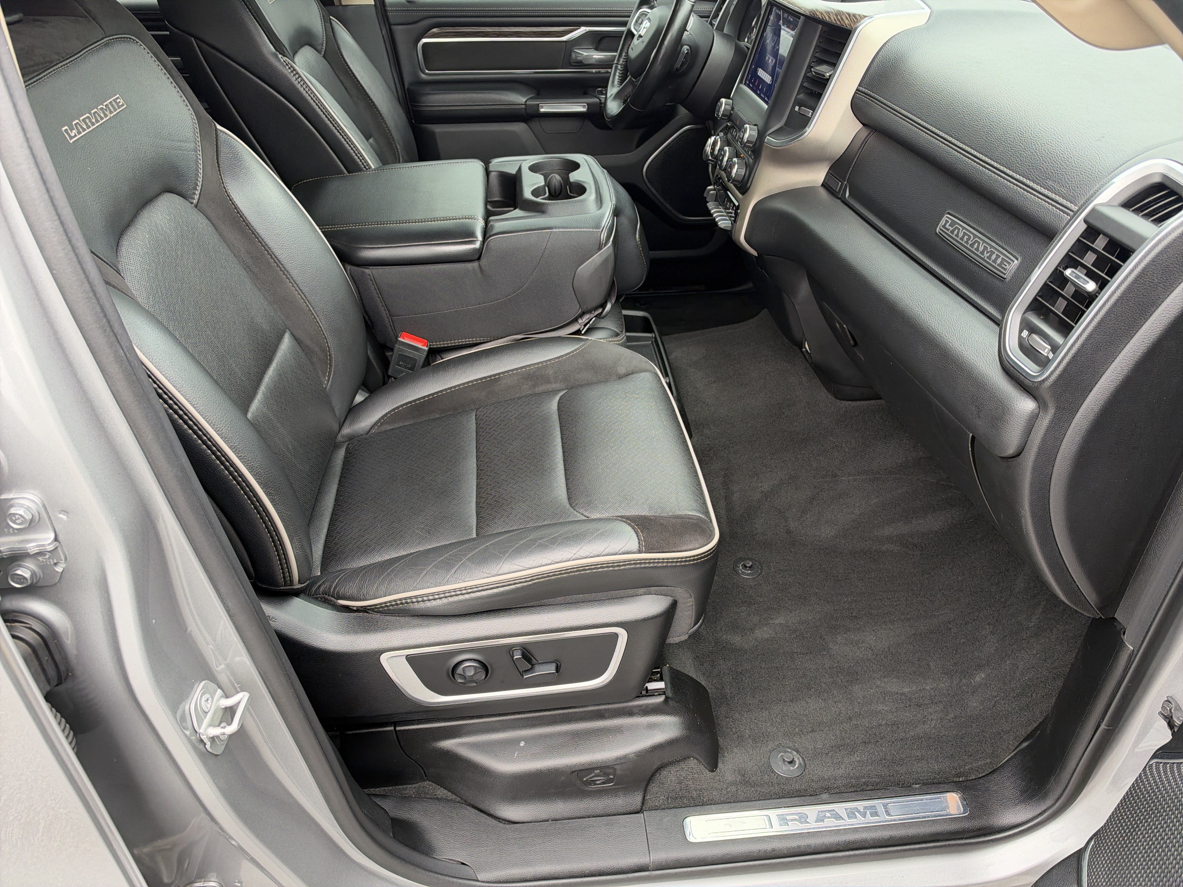 Used 2020 RAM 1500 Laramie AWD/4WD image 16