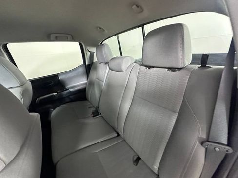 Used 2019 Toyota Tacoma SR5 AWD/4WD image 15