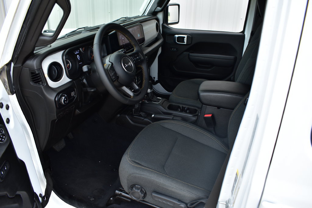 Used 2025 Jeep Gladiator Sport AWD/4WD image 17