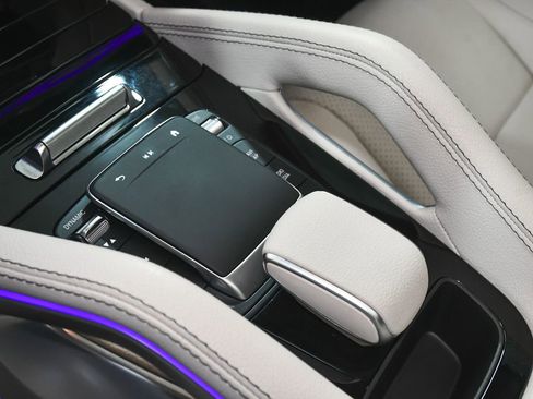 Used 2025 Mercedes-Benz GLE 450e 4MATIC w/ AMG Line Exterior image 50