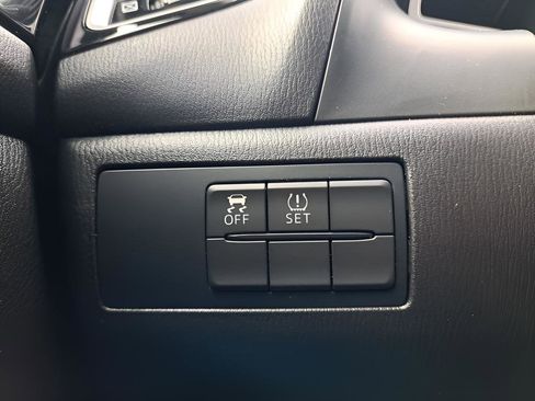 Used 2016 MAZDA MAZDA3 i Sport FWD image 23