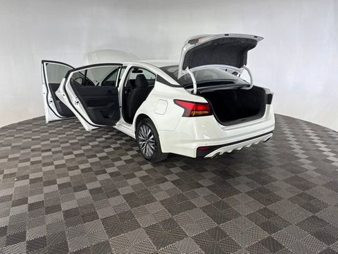 Used 2025 Nissan Altima 2.5 SV w/ SV Premium Package AWD/4WD image 16