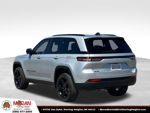 Used 2023 Jeep Grand Cherokee Altitude AWD/4WD image 3