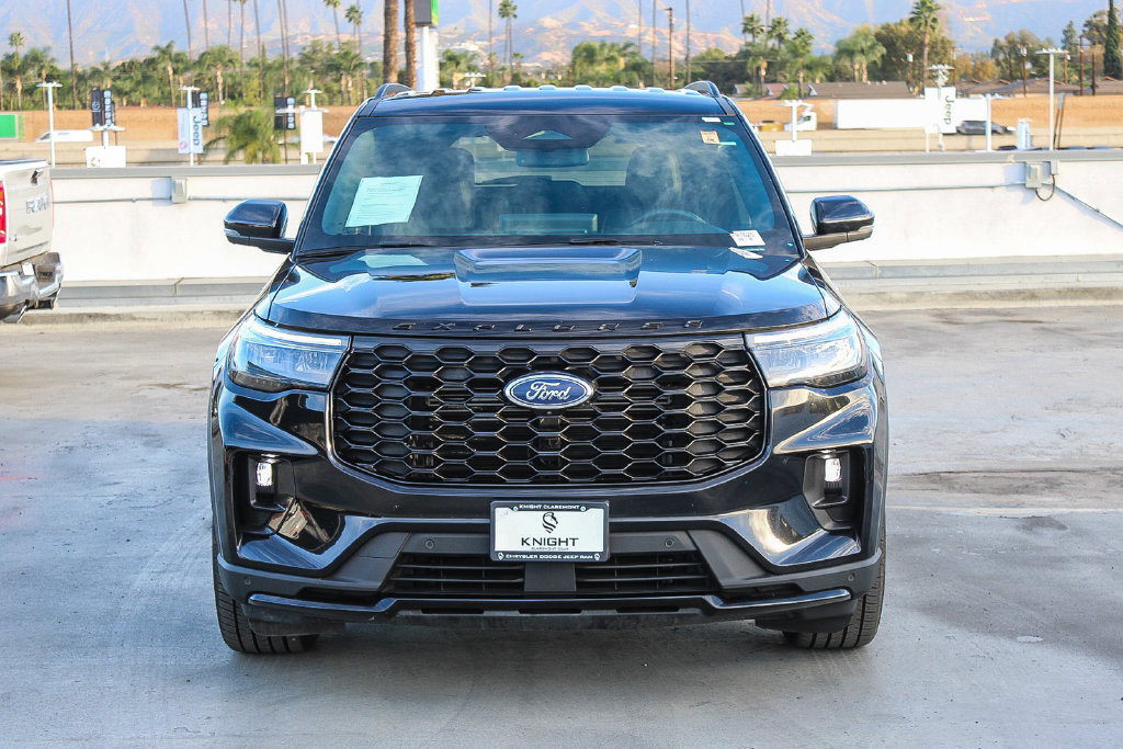Used 2026 Ford Explorer ST-Line w/ ST-Line Street Pack RWD image 3