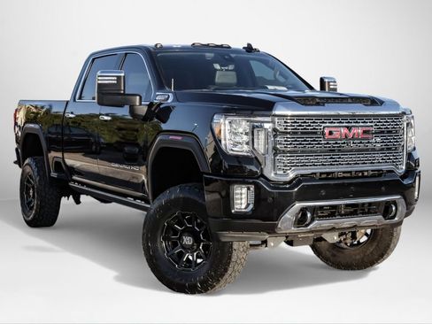 Used 2022 GMC Sierra 3500 Denali w/ Denali Black Diamond Edition image 4