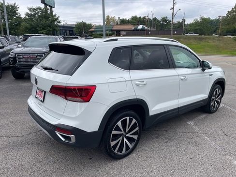 Used 2024 Volkswagen Taos SE image 17