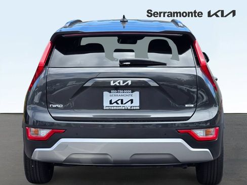 Used 2025 Kia Niro EX FWD image 5