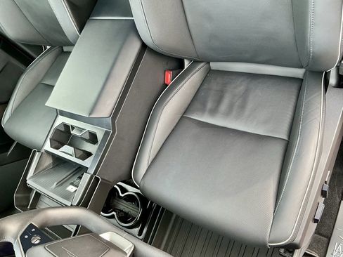 Used 2024 Tesla Cybertruck AWD Crew Cab image 27