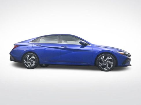 Used 2025 Hyundai Elantra SEL FWD image 32