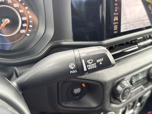 Used 2024 Jeep Gladiator Sport AWD/4WD image 17
