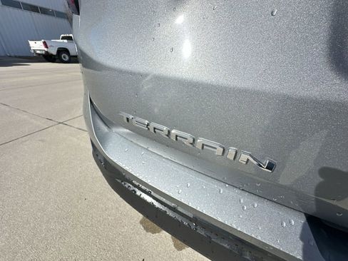Used 2023 GMC Terrain SLE w/ Driver Convenience Package image 30