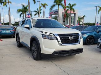 Used 2024 Nissan Pathfinder SV w/ Lighting Package (N92) FWD video 2